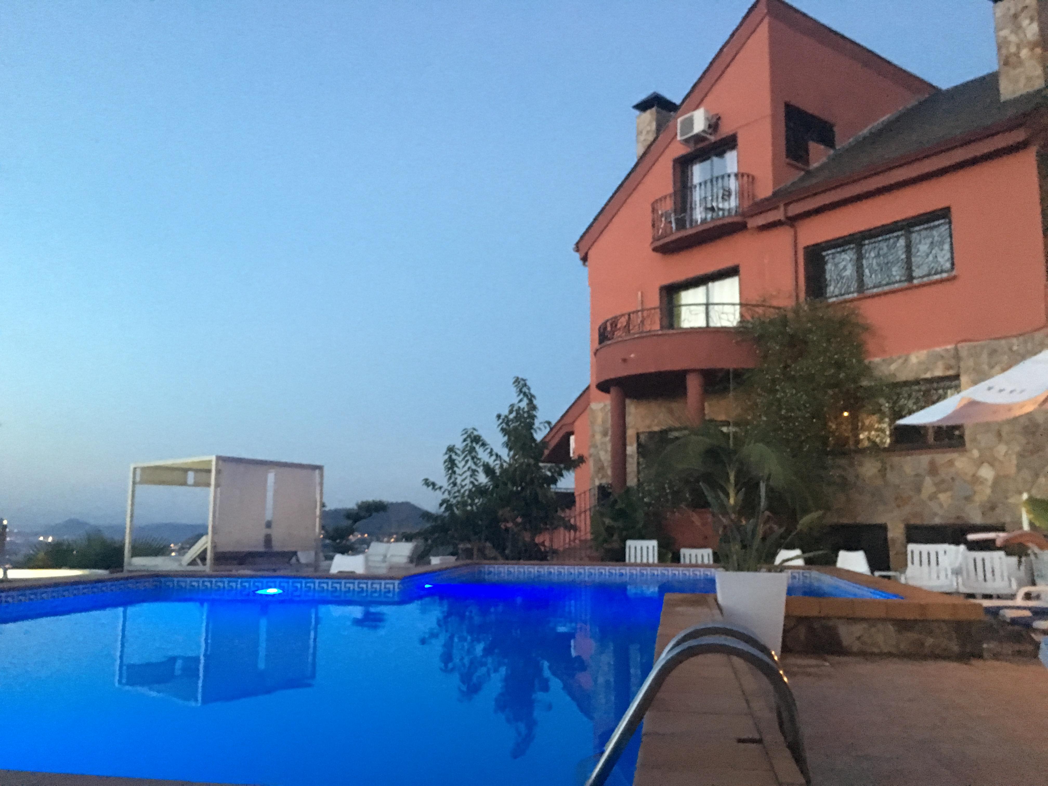 Hotel Petit Mirador Torrelles De Llobregat Exterior foto